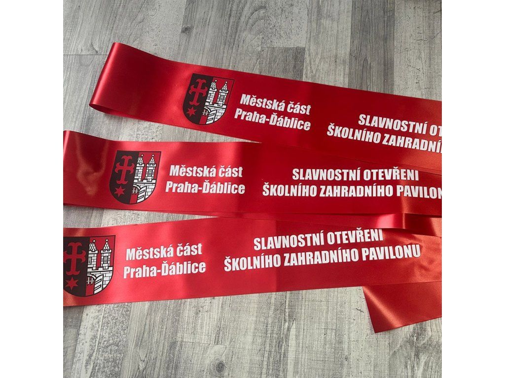 Bílá a černá šerpa se zlatým vlastním textem