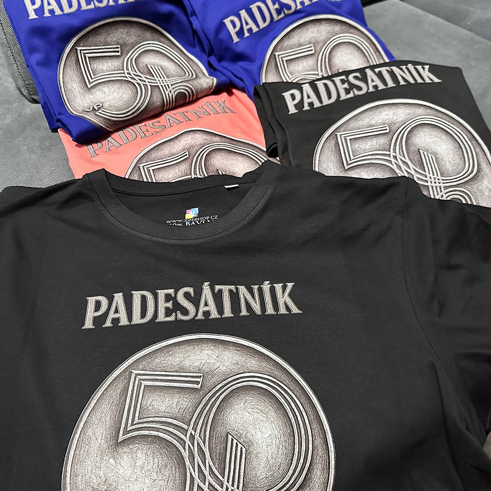 Skutečná fotka triček Padesátník