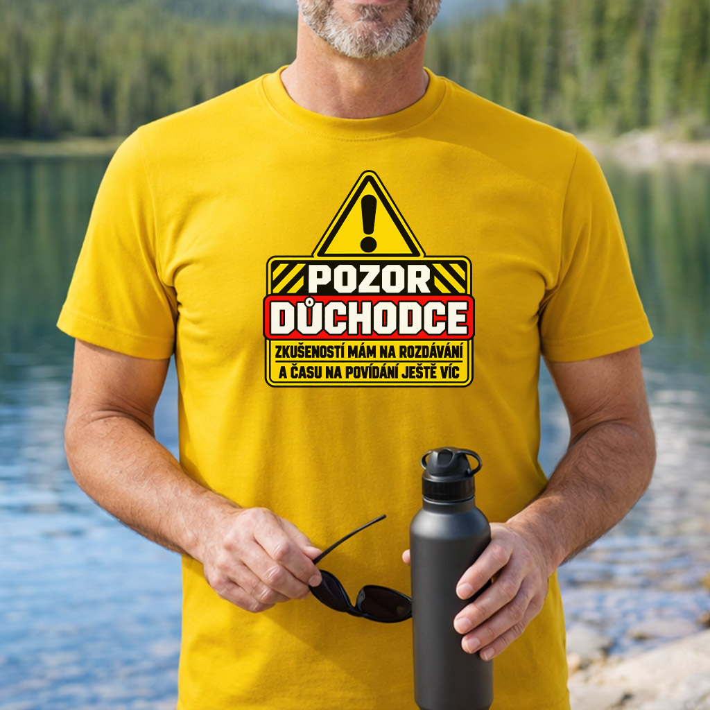 Žluté pánské tričko Pozor, důchodce s výstražnou cedulí